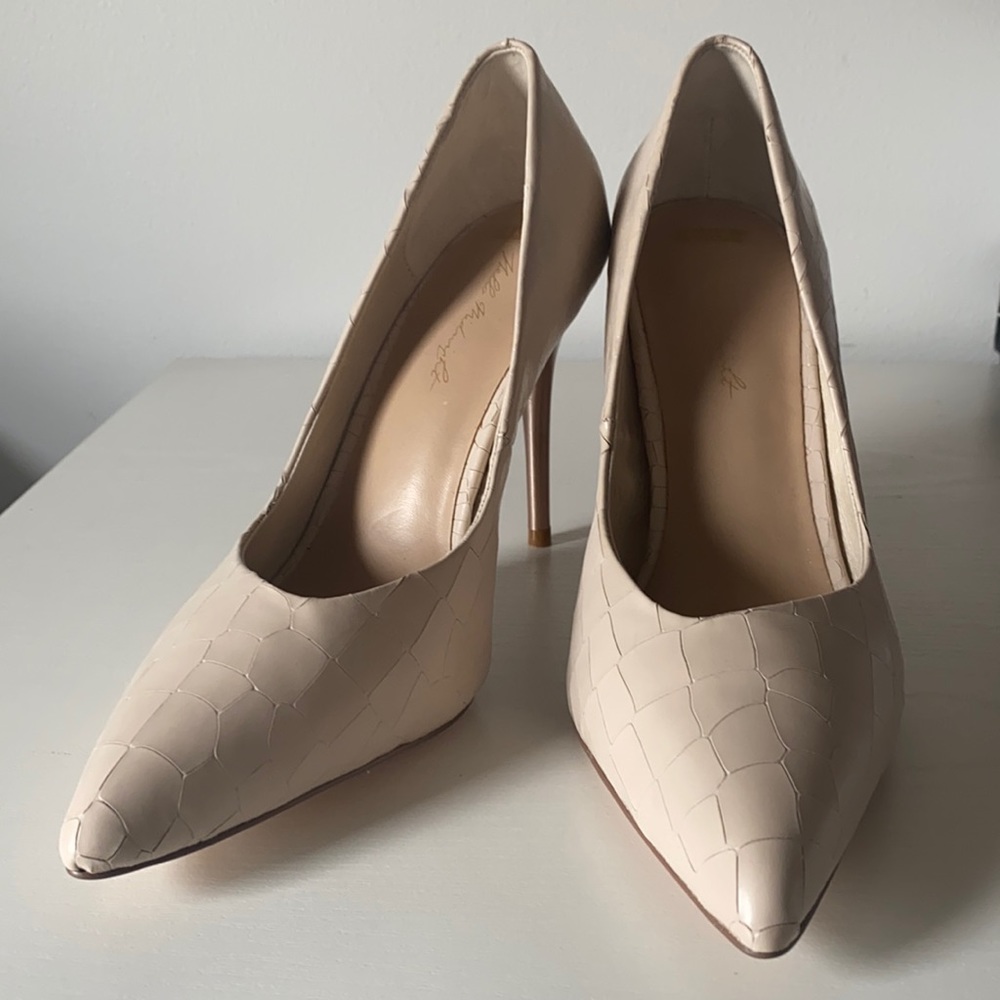 Skin Hello Midnight Beige Snakeskin Pumps